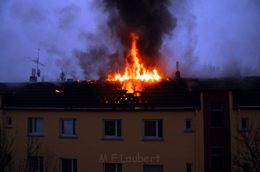 Feuer Dachstuhl Koeln Muelheim Noellstr P002.JPG